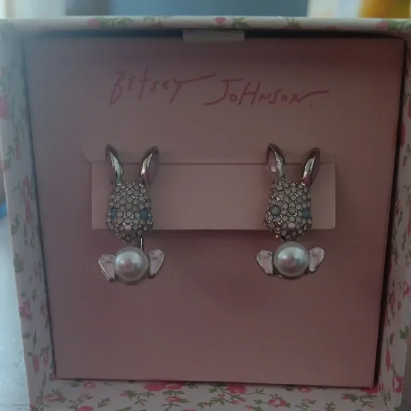 Betsey Johnson Silver Bunny Earrings NWT - Picture 1 of 2